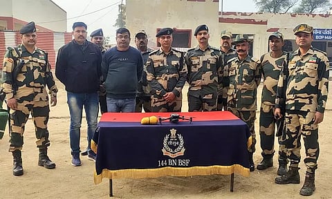 பாகிஸ்தானில் இருந்து போதைப்பொருளுடன் இந்திய எல்லைக்குள் நுழைந்த டிரோன் - கைப்பற்றிய பி.எஸ்.எப் படை