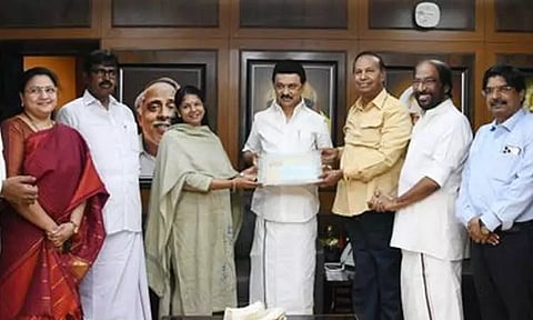 மிக்ஜம் புயல் - ஒரு மாத சம்பளத்தை முதல்-அமைச்சரின் பொது நிவாரண நிதிக்கு வழங்கிய திமுக எம்.பி.க்கள்...!