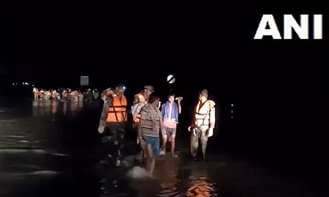 தென்மாவட்டத்தில் தொடர் கனமழை: மீட்பு பணியில் கடலோர காவல்படை