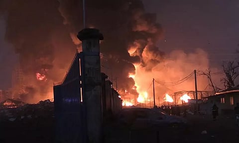 எரிபொருள் சேமிப்பு கிடங்கில் பயங்கர தீ விபத்து - 13 பேர் பலி