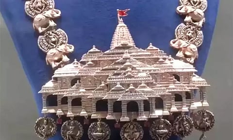 சூரத்தில் ராமர் கோவில் வடிவிலான வைர நெக்லஸ்
