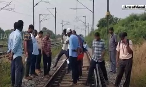சோளிங்கர் அருகே சரக்கு ரெயில் தடம்புரண்டு விபத்து