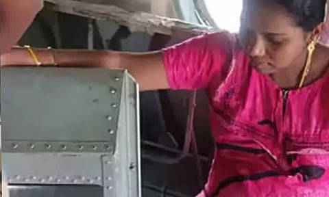 ஸ்ரீவைகுண்டம் ரெயில் நிலையத்தில் இருந்து மீட்கப்பட்ட கர்ப்பிணிக்கு குழந்தை பிறந்தது