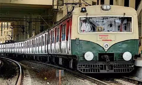 வருகிற 25-ம் தேதி சென்னை புறநகர் ரெயில் சேவை ஞாயிறு அட்டவணையின்படி இயங்கும் - தெற்கு ரெயில்வே தகவல்