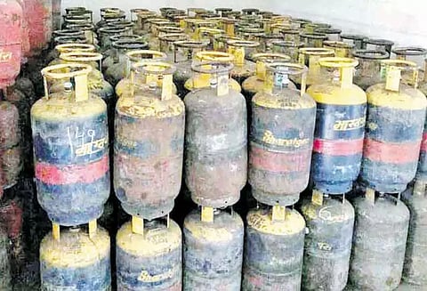 வணிக சிலிண்டர் விலை ரூ.39.50 காசு குறைந்தது