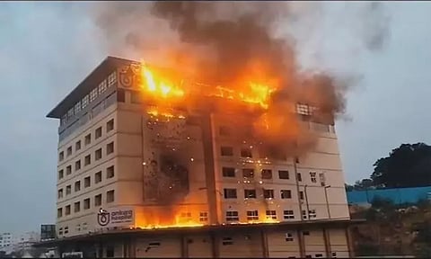 ஐதராபாத் தனியார் மருத்துவமனையில் பயங்கர தீ விபத்து