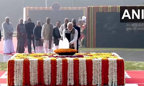 முன்னாள் பிரதமர் வாஜ்பாய் பிறந்தநாள் - நினைவிடத்தில் துணை ஜனாதிபதி, பிரதமர் மரியாதை