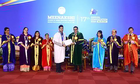 மீனாட்சி உயர்கல்வி மற்றும் ஆராய்ச்சிக்கழகத்தின் 17வது ஆண்டு பட்டமளிப்பு விழா