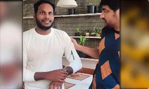 கான்ஜுரிங் கண்ணப்பன் பட டைரக்டருக்கு நடிகர் சதீஷ் விலை உயர்ந்த வாட்ச் பரிசு