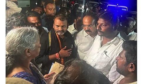 தமிழக மழை, வெள்ள பாதிப்பு: தேசியப் பேரிடராக அறிவிக்க முடியாது - நிர்மலா சீதாராமன் திட்டவட்டம்