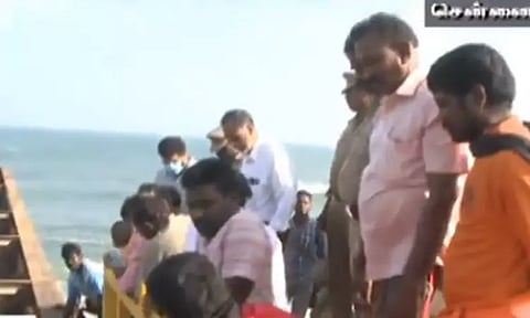 எண்ணூர்: அமோனியா வாயு கசிவு ஏற்பட்ட இடத்தில் அதிகாரிகள் குழு ஆய்வு