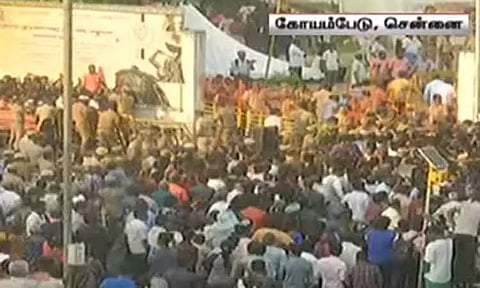 விஜயகாந்த் மறைவு - தமிழகத்தில் பல்வேறு பகுதிகளில் ரசிகர்கள் கண்ணீர் அஞ்சலி