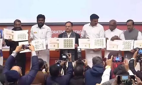 இந்திய வம்சாவளி தமிழர்கள் இலங்கைக்கு குடிபெயர்ந்து 200 ஆண்டுகள் நிறைவு - தபால் தலை வெளியிட்ட மத்திய அரசு