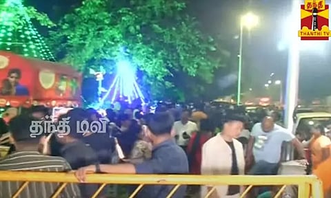 புத்தாண்டு கொண்டாட்டம்: மெரினா கடற்கரையில் குவியும் பொதுமக்கள் மற்றும் சுற்றுலா பயணிகள்