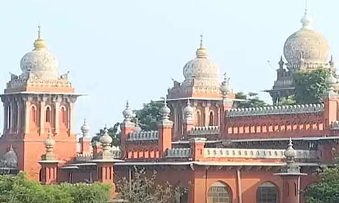 வாக்குப்பதிவு இயந்திரத்தில் பதிவாகும் ஒப்புகைச்சீட்டுகளை 100% எண்ணக் கோரிய வழக்கு - ஐகோர்ட்டில் ஒத்திவைப்பு