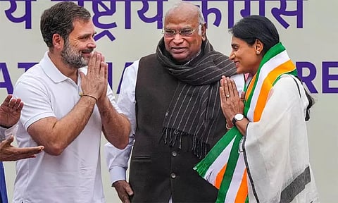 காங்கிரஸ் கட்சி நம் நாட்டின் மிகப்பெரிய மதச்சார்பற்ற கட்சியாக விளங்குகிறது - ஒய்.எஸ்.ஷர்மிளா