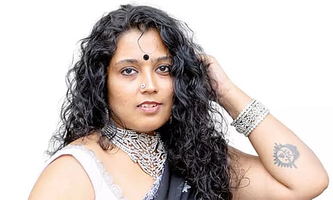 மீ டூ விவகாரம்.. பிரச்சினை வந்தா உடனே சொல்லணும்: நடிகை காயத்ரி பேட்டி