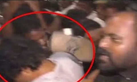 நடிகர் விஜய் மீது காலணி வீச்சு : காவல் நிலையத்தில் புகார்