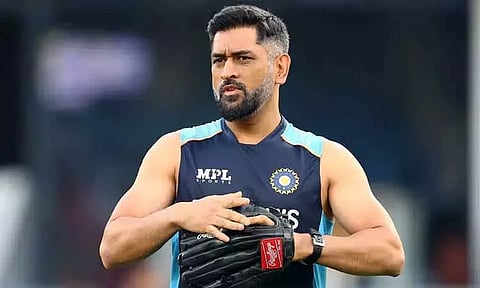 ரூ.15 கோடி மோசடி... முன்னாள் தொழில் பங்குதாரர் மீது தோனி வழக்கு...!