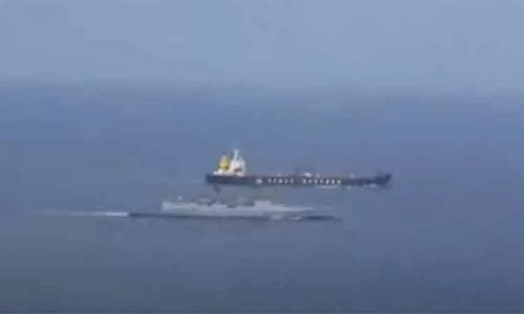 கடற்கொள்ளையர்களால் கடத்தப்பட்ட கப்பலில் இருந்த இந்தியர்கள் மீட்பு - இந்திய கடற்படை அதிரடி