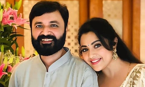 'ஒரு ஹீரோ தனியாக இருந்தால் பிரச்சனை இல்லை' - மறுமணம் குறித்து நடிகை மீனா விளக்கம்