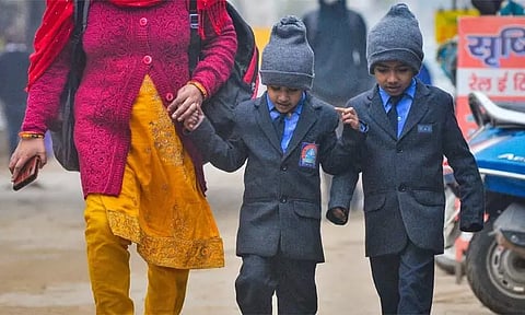 டெல்லியில் நடுநடுங்க வைக்கும் குளிர்: பள்ளிகளுக்கு ஜன.12 -ம் தேதி வரை விடுமுறை