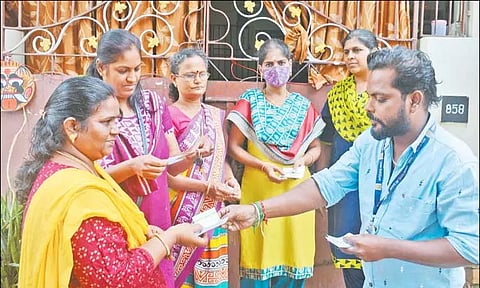 ரூ.1,000 ரொக்க பணத்துடன் பொங்கல் பரிசு தொகுப்பு: டோக்கன் வினியோகம் தொடங்கியது