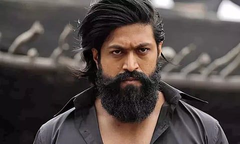 நடிகர் யாஷ் பிறந்தநாளில் சோகம்...பேனர் வைத்த 3 ரசிகர்கள் மின்சாரம் தாக்கி உயிரிழப்பு..!