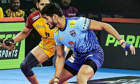 புரோ கபடி லீக்; தெலுங்கு டைட்டன்ஸ் அணியை வீழ்த்தி பெங்கால் வாரியர்ஸ் வெற்றி