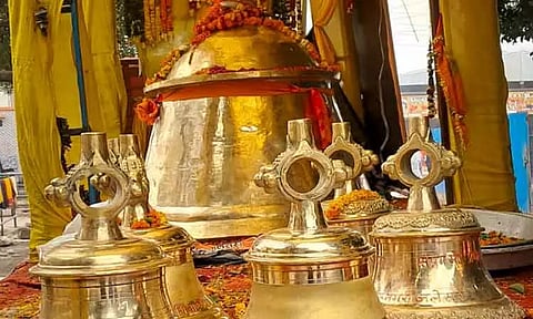 அயோத்தி ராமர் கோவிலுக்கு 2,400 கிலோ எடை கொண்ட மணியை நன்கொடையாக வழங்கிய பக்தர்கள்