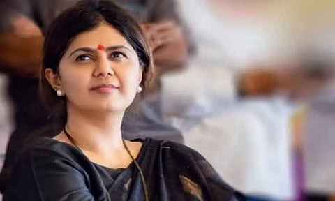 வங்கிக் கடன் பாக்கி; பா.ஜ.க. தேசிய செயலாளர் பங்கஜா முண்டேவுக்கு சொந்தமான சர்க்கரை ஆலை ஏலம்