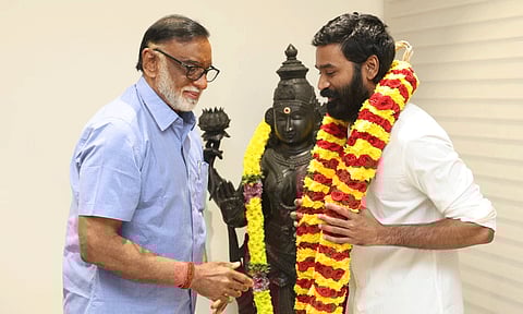 கேப்டன் மில்லர் படத்தின் வெற்றி... மாலை அணிவித்து நடிகர் தனுஷை வாழ்த்திய தயாரிப்பாளர்...!