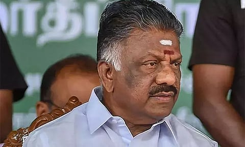 ரேஷன் கடைகளில் துவரம் பருப்பு, பாமாயில் போன்றவற்றை நிறுத்துவதை ஏற்றுக்கொள்ள முடியாது - ஓபிஎஸ்