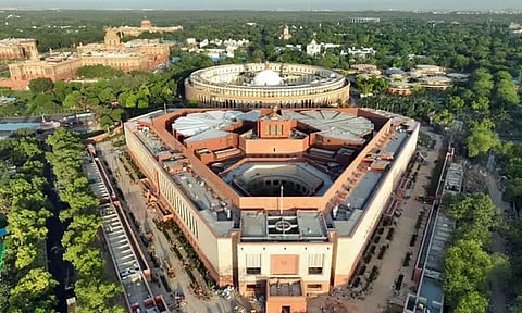 மக்களவை காங்கிரஸ் எம்.பி.க்கள் 3 பேரின் இடைநீக்கத்தை ரத்து செய்ய தீர்மானம்