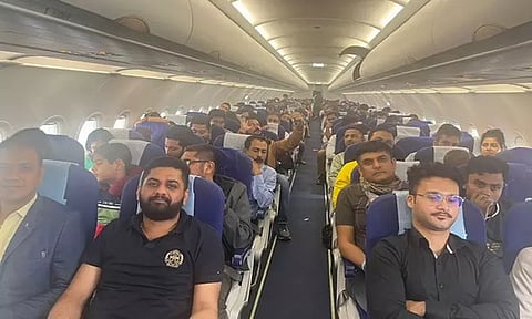 கவுகாத்தி சென்ற இண்டிகோ விமானம் வங்காளதேசத்தில் அவசரமாக தரையிறக்கம்