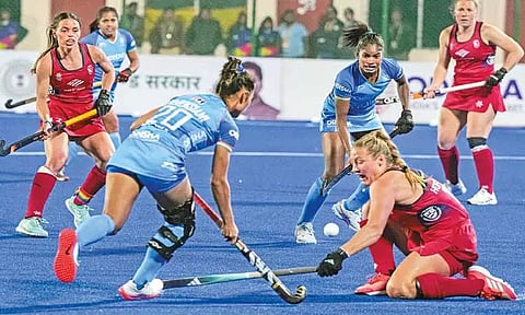 ஒலிம்பிக் பெண்கள் ஆக்கி தகுதி சுற்று: தொடக்க ஆட்டத்தில் இந்தியா அதிர்ச்சி தோல்வி