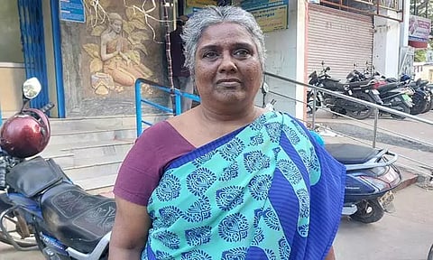 அரசு பள்ளிக்கு நிலத்தை தானமளித்த ஆயி அம்மாளுக்கு சிறப்பு விருது: முதல்- அமைச்சர் அறிவிப்பு