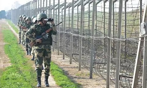 குஜராத்: இந்திய எல்லைக்குள் நுழைய முயன்ற பாகிஸ்தானைச் சேர்ந்த நபர் கைது