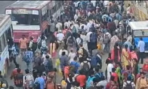 பொங்கல் விடுமுறை முடிந்து சென்னை திரும்பும் மக்கள் - பெருங்களத்தூரில் கடும் போக்குவரத்து நெரிசல்