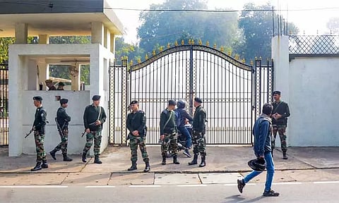 அமலாக்கத்துறை விசாரணை: ஜார்கண்ட் முதல்-மந்திரி இல்லத்தில் பலத்த பாதுகாப்பு