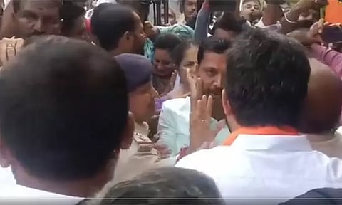 அயோத்தி கும்பாபிஷேகம்: பா.ஜ.க. எம்.பி.யை ஊருக்குள் வரவிடாமல் தடுத்த பட்டியலின மக்கள்