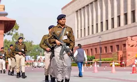 நாடாளுமன்ற அத்துமீறல் எதிரொலி; பாதுகாப்பை பலப்படுத்தியது மத்திய அரசு