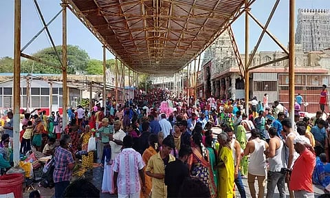 தைப்பூச திருவிழா: திருச்செந்தூர் சுப்பிரமணிய சுவாமி கோவிலில் ஆயிரக்கணக்கான பக்தர்கள் சாமி தரிசனம்