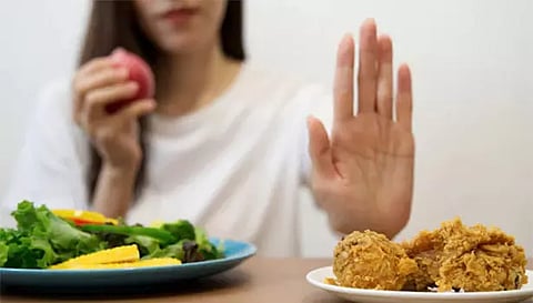 இரவில் தூங்க செல்லும் முன் தொடக்கூடாத உணவுகள்.. சாப்பிட்டால் என்ன ஆகும்?