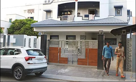 8 பேரை கட்டிப்போட்டு 50 பவுன், ரூ.13 லட்சம் கொள்ளை - கோவையில் அதிர்ச்சி சம்பவம்