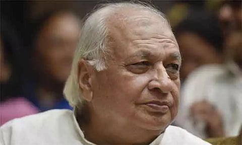 கருப்பு கொடி காட்டியதால் கோபம்.. காரைவிட்டு இறங்கி சென்று எதிர்ப்பு தெரிவித்த கவர்னர்: கேரளாவில் பரபரப்பு