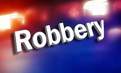 வீடு புகுந்து அரிவாள் வெட்டு: 5 பேர் ரத்த வெள்ளத்தில் மயங்க.. நகை, பணத்தை அள்ளிச் சென்ற கொள்ளையர்கள்