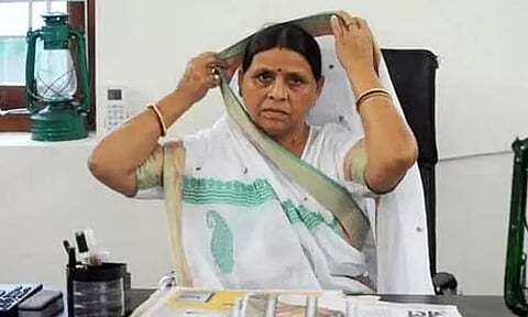 ரெயில்வே பணிக்கு நிலம் லஞ்சமாகப் பெற்ற வழக்கு: ராப்ரி தேவிக்கு டெல்லி நீதிமன்றம் சம்மன்