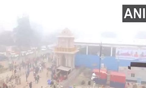 கடும் குளிரை பொருட்படுத்தாமல் அயோத்தியில் குவிந்து வரும் பக்தர்கள்