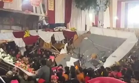 டெல்லி: கோவில் விழாவில் பரிதாபம்.. மேடை சரிந்து விழுந்து பெண் பலி